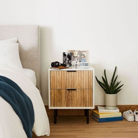 21-Inch Solid Wood Nightstand | Compact Bedroom Bedside Table – Oakvello