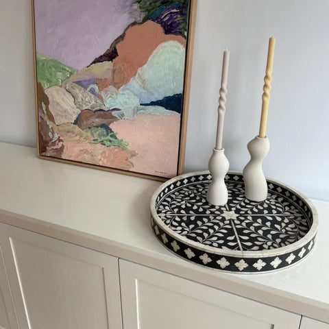 Ajmeri Black Floral Bone Inlay Round Tray | Handcrafted Decor – Oakvello