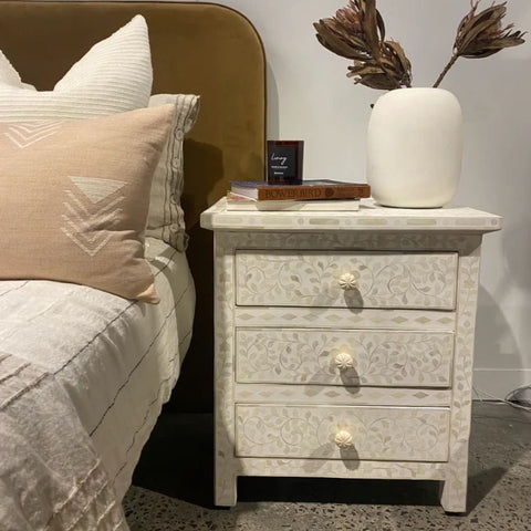 Jaipuri Floral Bone Inlay 3-Drawer Bedside Table | Artisan Nightstand – Oakvello