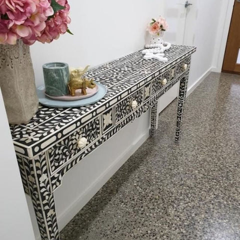 Black Floral Bone Inlay Console Table | Handcrafted Artisan Entryway Furniture – Oakvello