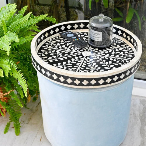 Ajmeri Black Floral Bone Inlay Round Tray | Handcrafted Decor – Oakvello